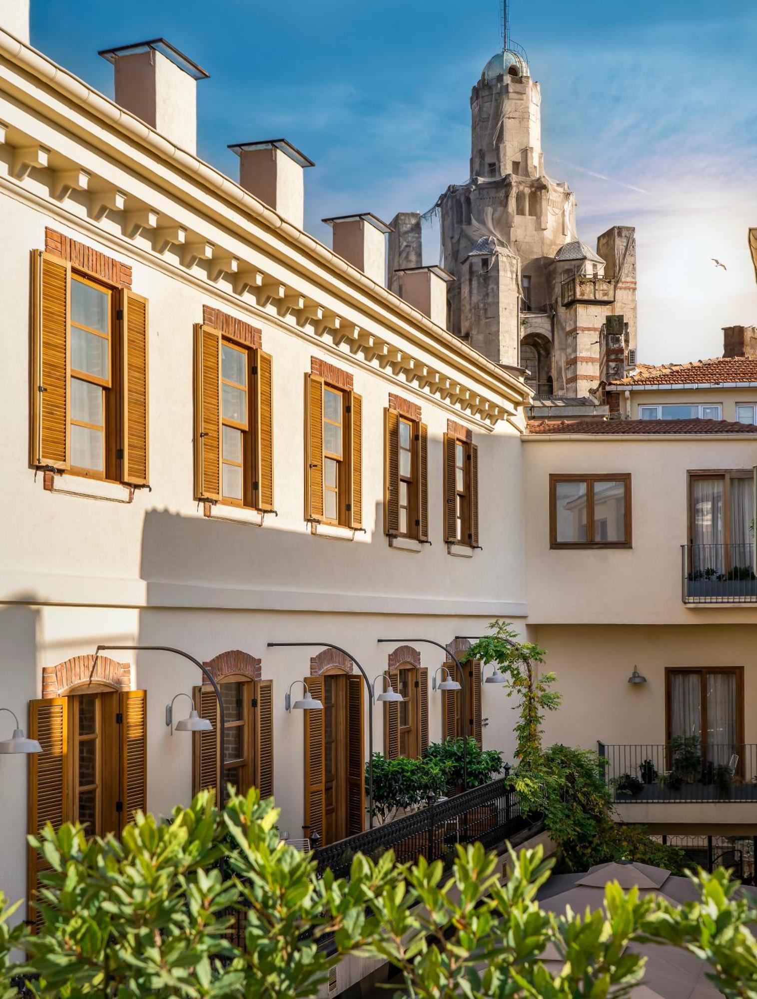Ecole St. Pierre Hotel Истанбул Екстериор снимка