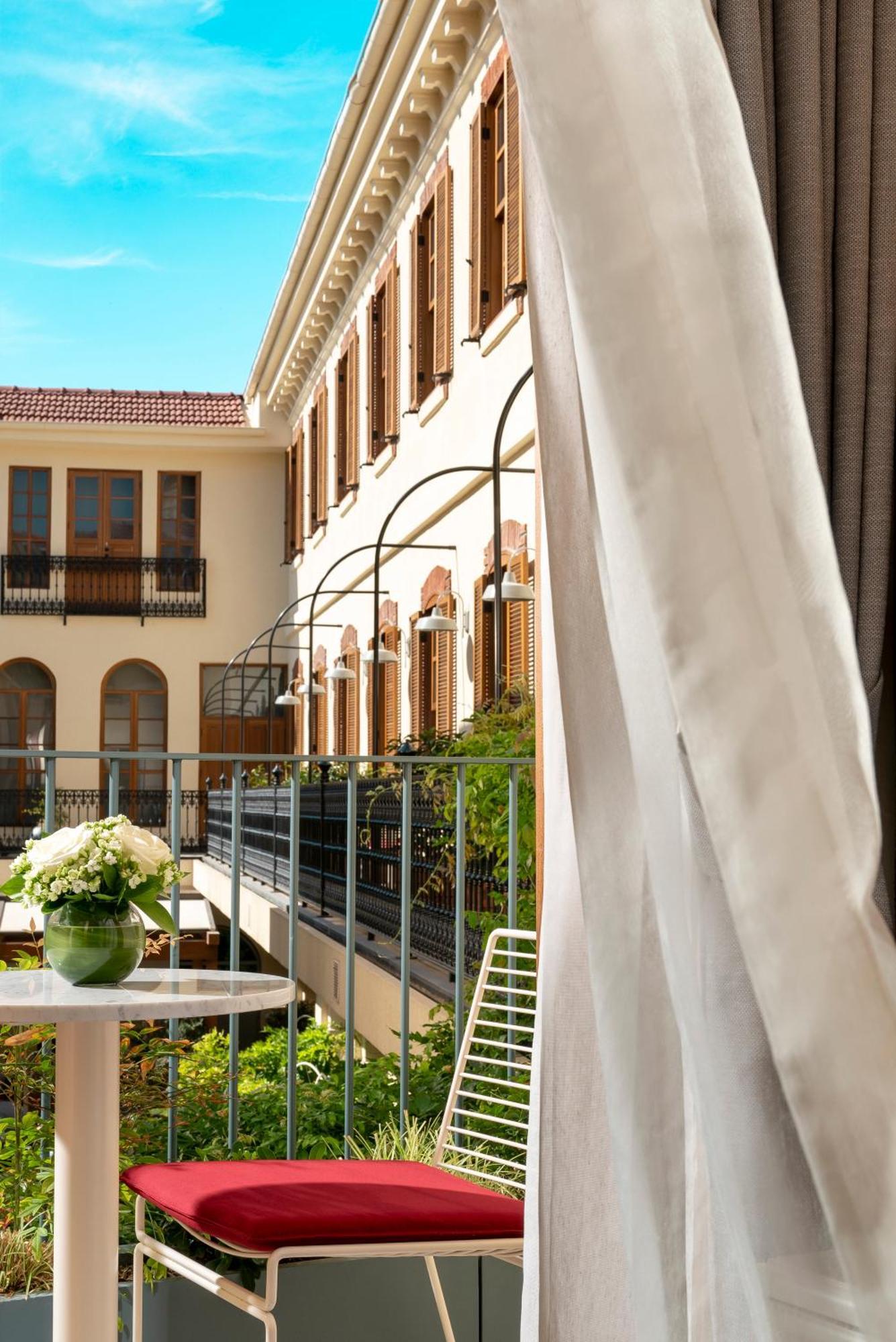 Ecole St. Pierre Hotel Истанбул Екстериор снимка