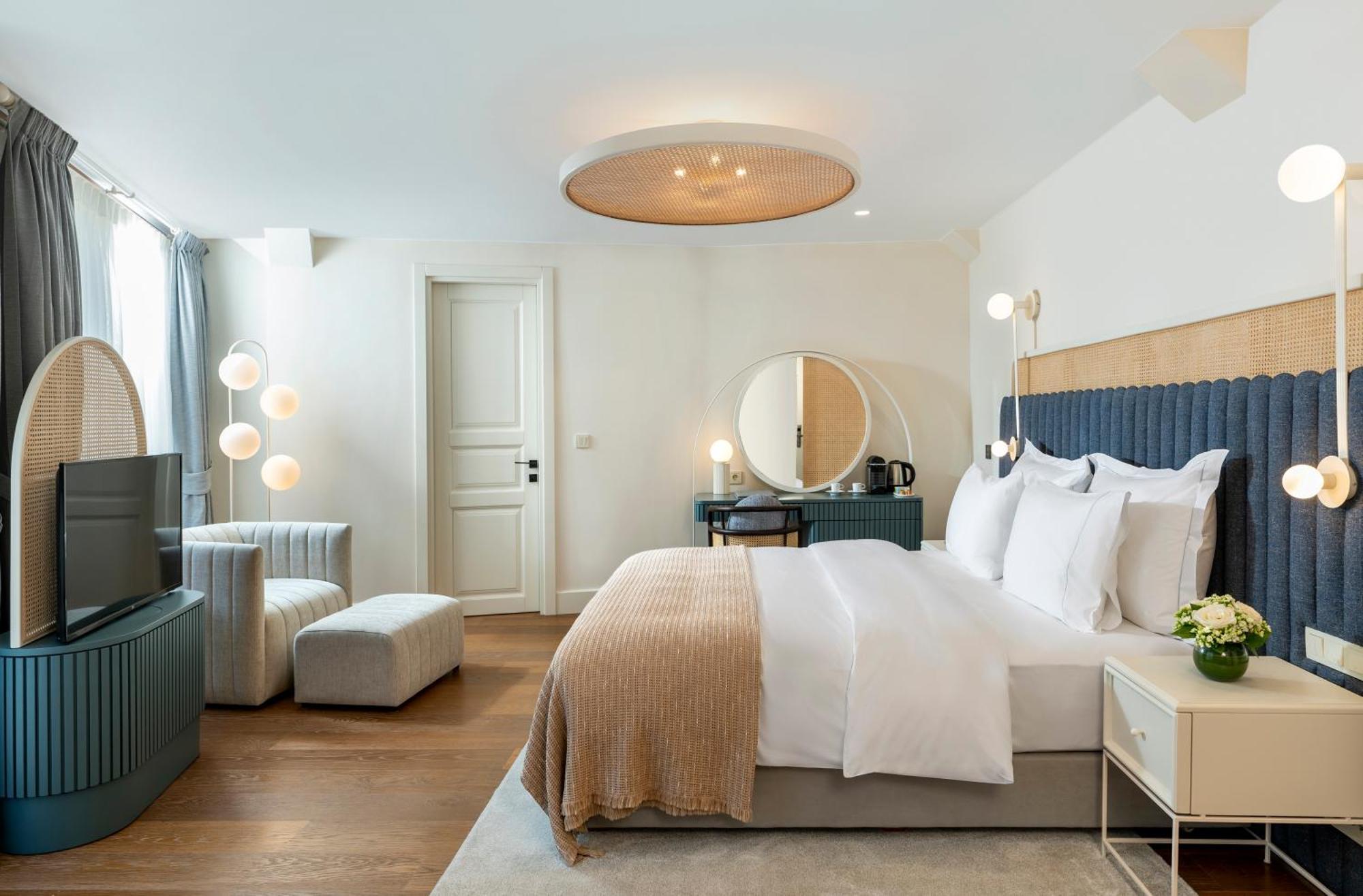 Ecole St. Pierre Hotel Истанбул Екстериор снимка