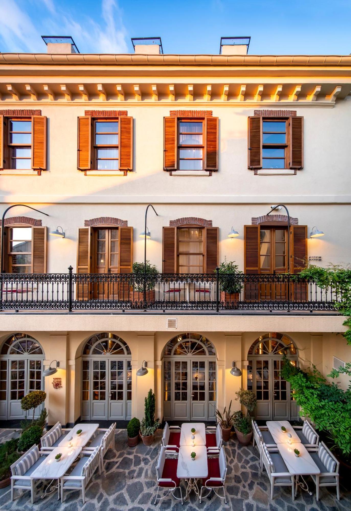 Ecole St. Pierre Hotel Истанбул Екстериор снимка
